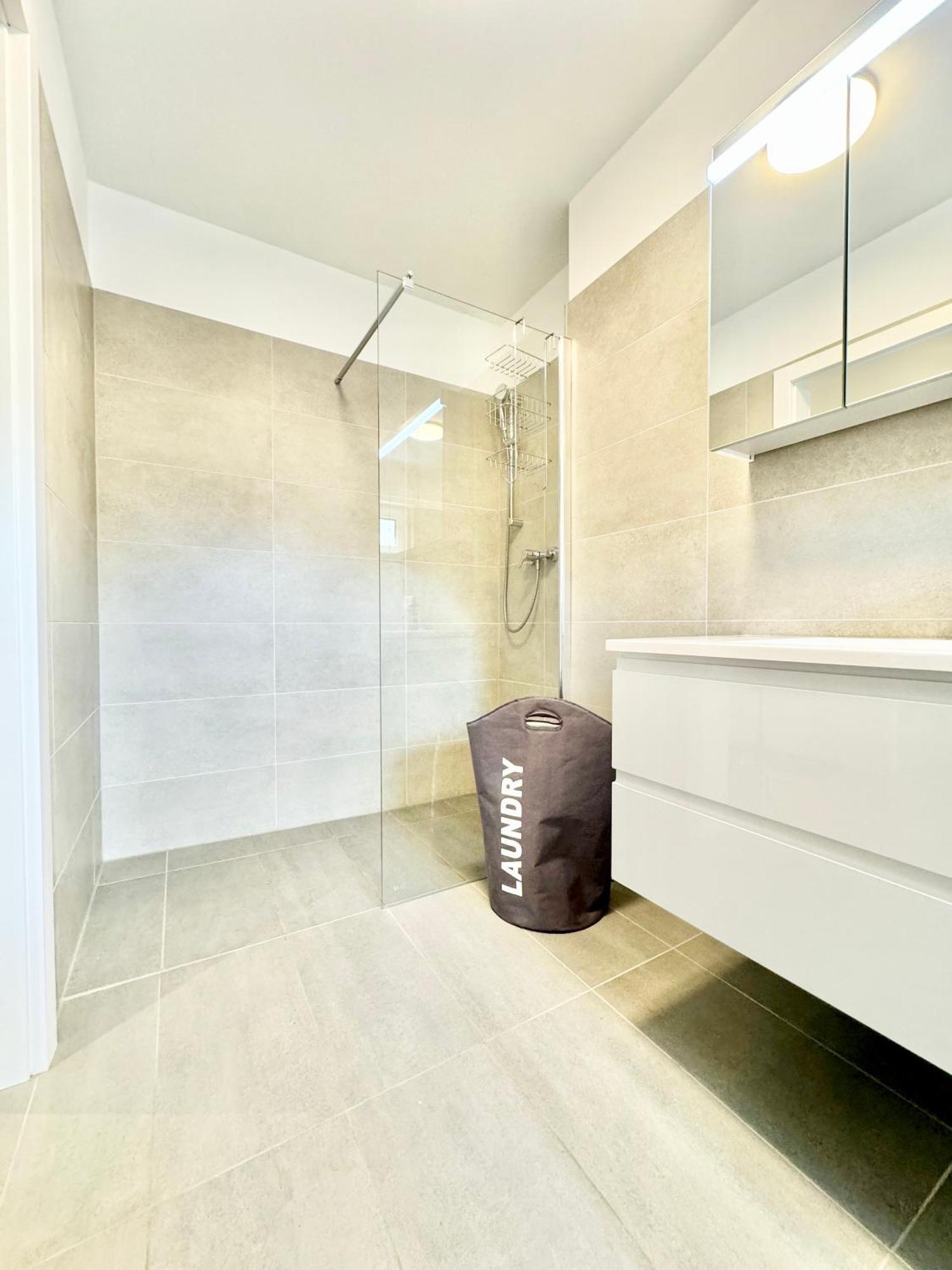 Stylische Wohnung Mit Balkon เวียนนา ภายนอก รูปภาพ